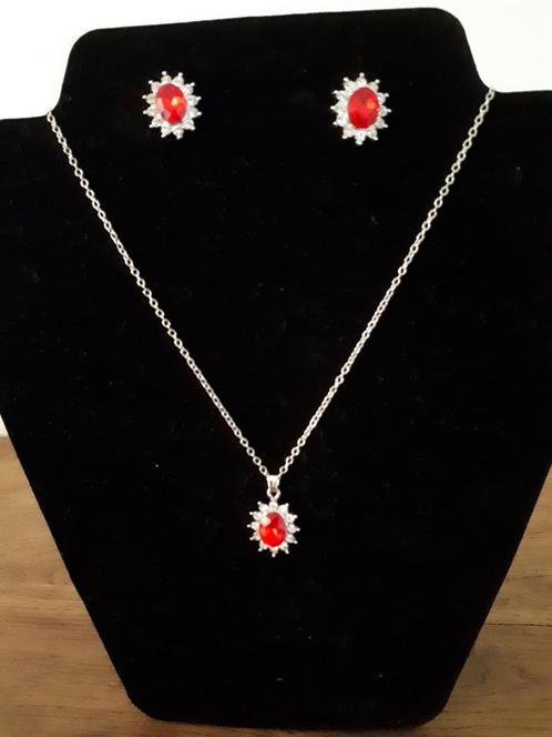 Nieuw!!! Juwelenset, Handtassen en Accessoires, Kettingen, Nieuw, Zilver, Rood, Verstelbaar, Ophalen of Verzenden