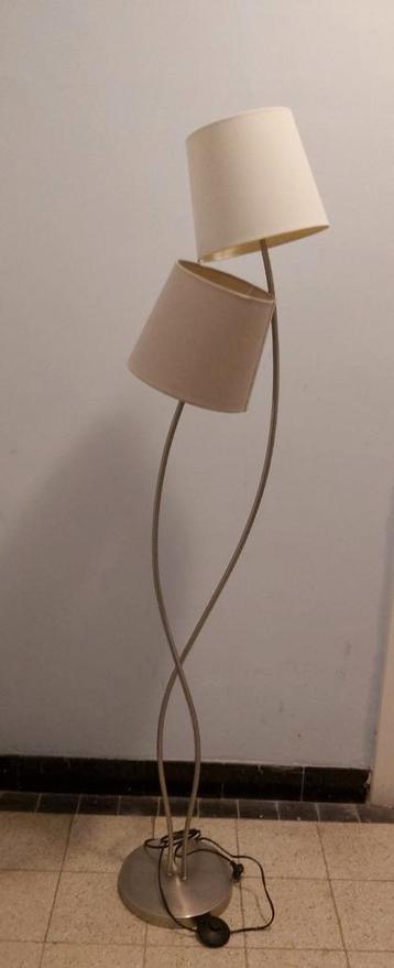 Vloerlamp  beschikbaar voor biedingen