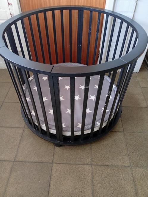 Box.    VERKOCHT, Kinderen en Baby's, Babyparken, Gebruikt, Rond, In hoogte verstelbaar, Boxkleed, Wieltjes, Ophalen