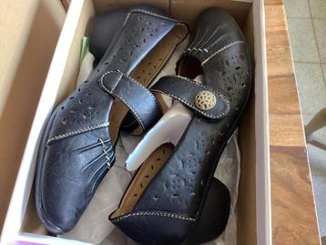 Schoenen, beschikbaar voor biedingen