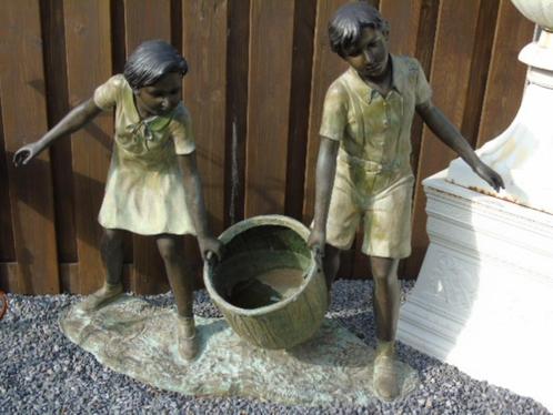 beeld jongen en meisje met emmer op bronzen voet waterstraal, Tuin en Terras, Waterpartijen en Fonteinen, Nieuw, Fontein, Overige materialen