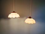 Duo de suspensions en opaline rose festonnée, 1920-30, Ophalen of Verzenden