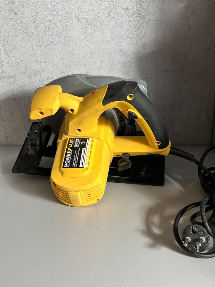 Scie Circulaire Powerplus X052 - 1400W, Doe-het-zelf en Bouw, Gereedschap | Schuurmachines, Zo goed als nieuw, Ophalen of Verzenden