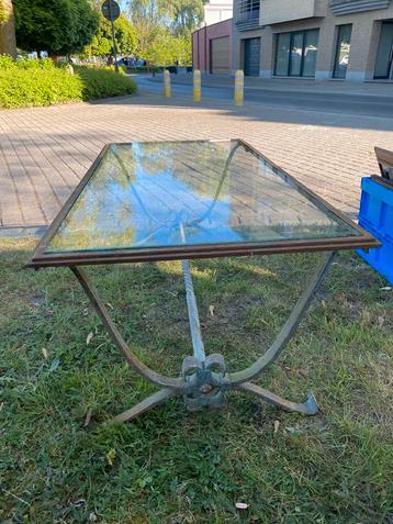 Gietijzeren tafeltje  beschikbaar voor biedingen
