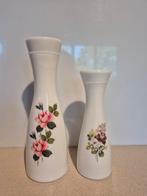Set vintage opaline witte vaas met rozen; samen €10, Gebruikt, Overige kleuren, Ophalen of Verzenden, Glas