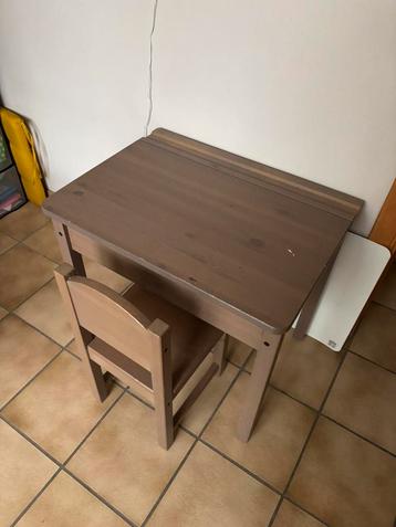 Bureau voor kinderen  beschikbaar voor biedingen