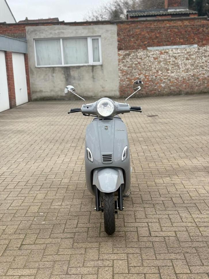 Scooter A klasse 4Takt 2023 2DKM start en rijdt perfect, Vélos & Vélomoteurs, Scooters | Marques Autre, Comme neuf, Enlèvement ou Envoi