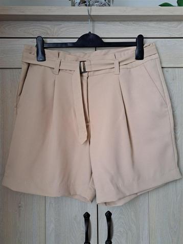 Short voor dames beige maat 44 beschikbaar voor biedingen