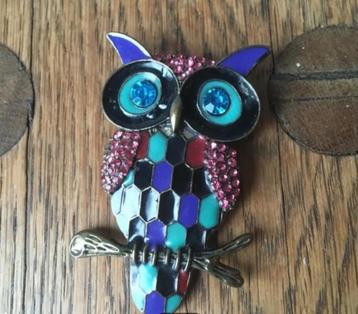 Broche hibou vintage avec émail et pierres