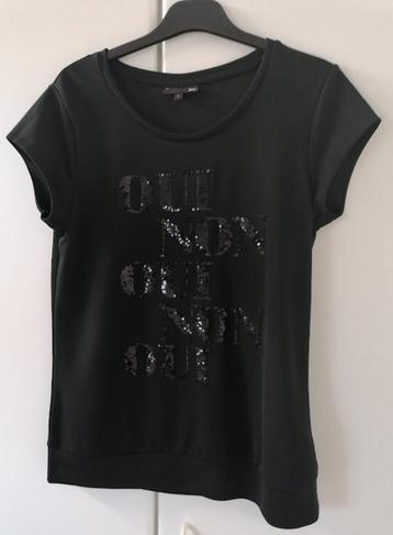 Zwarte T-shirt met tekst in pailletten, L beschikbaar voor biedingen