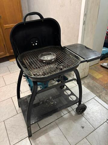 Barbecue  disponible aux enchères