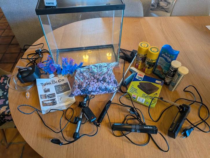 Aquarium 18 litres + accessoires. A vendre a Waremme, Animaux & Accessoires, Poissons | Aquariums & Accessoires, Enlèvement