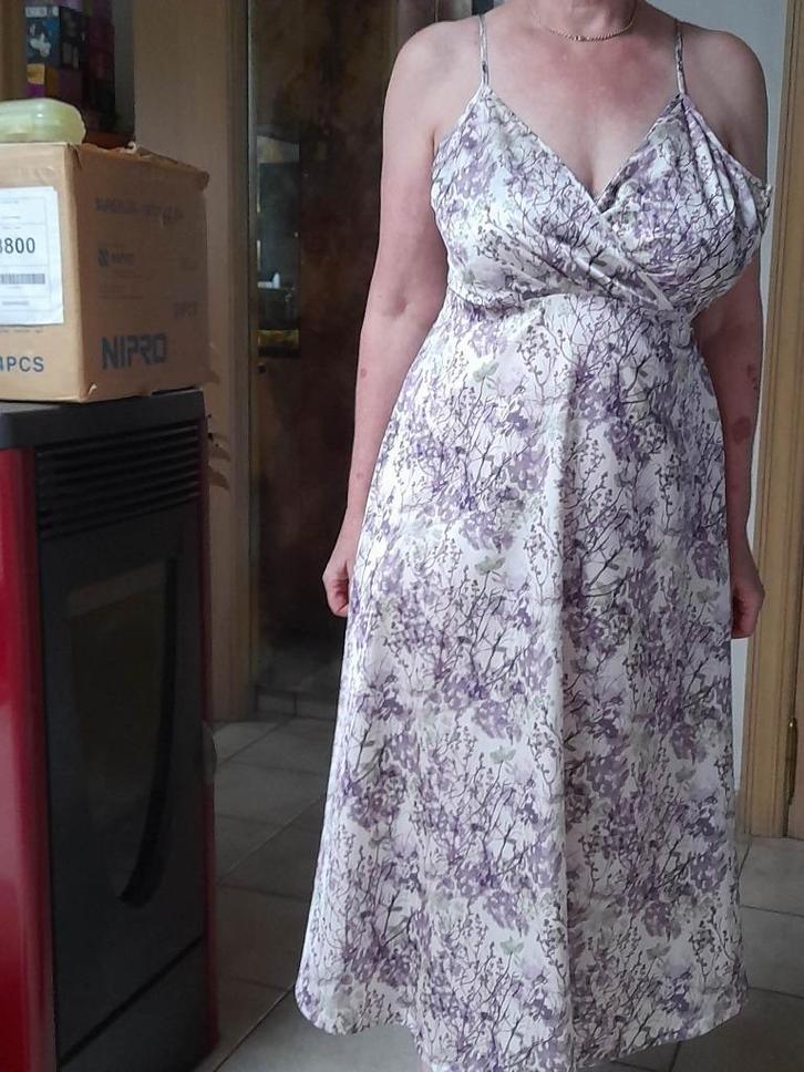 Fleurig dames zomerkleedje zonder mouwen van NA-KD  Maat 38, Kleding | Dames, Jurken, Zo goed als nieuw, Maat 38/40 (M), Wit, Onder de knie