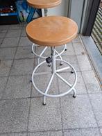 2 barkrukjes, Huis en Inrichting, Ophalen, In hoogte verstelbaar, Hout