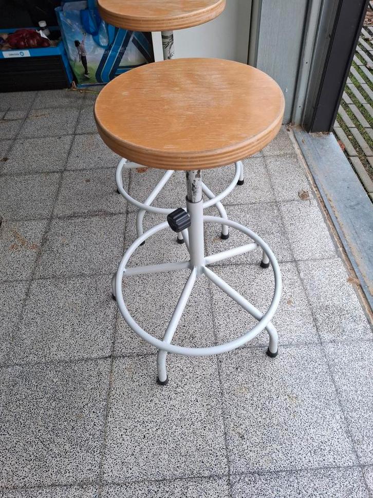 2 barkrukjes, Maison & Meubles, Tabourets, Bois, Réglable en hauteur, Enlèvement