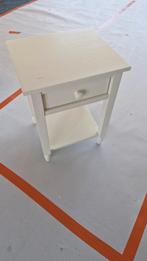 Table de chevet.  Bois massif  43 sur 37 et 57 de hauteur, Ophalen of Verzenden, Zo goed als nieuw, Hout
