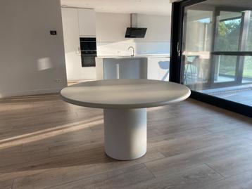 Ronde eettafel Furnified in StoneSkin (nieuw) beschikbaar voor biedingen