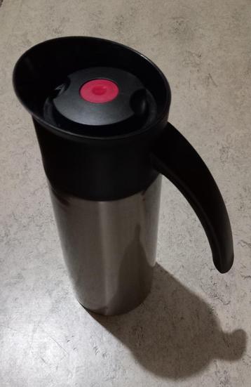 Curver Living Jug geïsoleerde kan 1l zilver beschikbaar voor biedingen