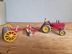 Dinky toys tractor Massey Harris + eg + hooischudder, Ophalen of Verzenden, Gebruikt, Dinky Toys
