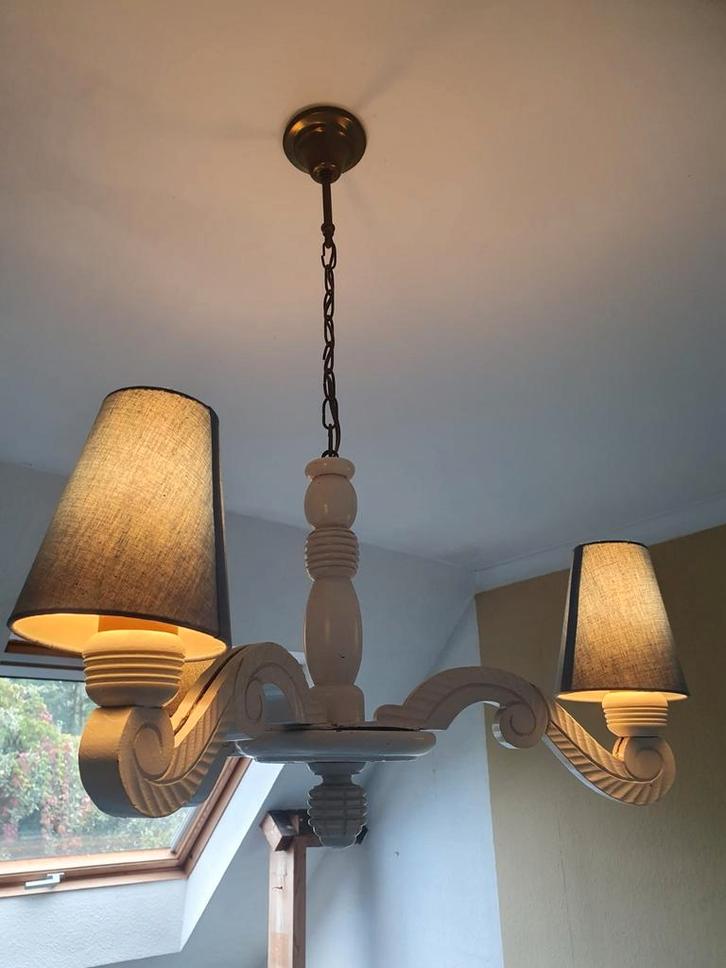 Landelijke kroonluchter – houten armatuur met 3 lampenkappen, Huis en Inrichting, Lampen | Hanglampen, Gebruikt, Hout, Ophalen