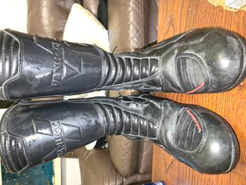Motorschoen beschikbaar voor biedingen