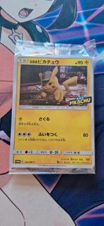 Japanse Detective pikachu 337/SM-p, Hobby en Vrije tijd, Verzamelkaartspellen | Pokémon, Ophalen of Verzenden
