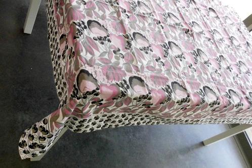 Zeer mooi katoenen tafelkleed 185 x 140 cm, Huis en Inrichting, Tafelkleden, Zo goed als nieuw, Rechthoek, Binnen, Ophalen of Verzenden