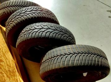 Très bons pneus hiver 195/65-15 sur jantes Subaru beschikbaar voor biedingen