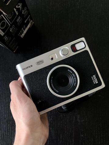 Fujifilm instax mini evo hybrid instant camera beschikbaar voor biedingen