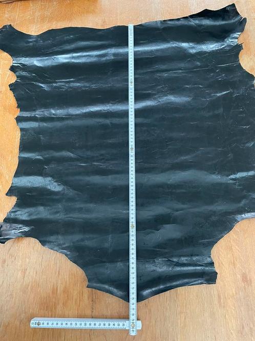 Lap leder zwarte lak (65x75cm), Hobby & Loisirs créatifs, Tissus & Chiffons, Neuf, Cuir ou Similicuir, 30 à 120 cm, 30 à 200 cm