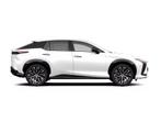 Lexus RZ 300e Privilege Line + Pano Roof STOCK DEAL - beschi, Auto's, Lexus, Automaat, Wit, Elektrisch, 5 deurs