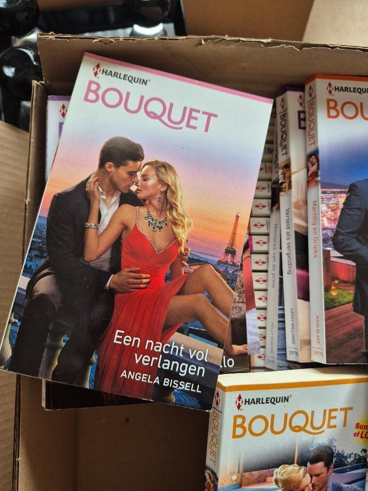 Harlequin Bouquet - stationsroman vanaf nr 3503 tem 3994, Boeken, Romans, Gelezen, Ophalen of Verzenden