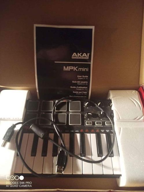 Akai MPK mini hybrid 3, Muziek en Instrumenten, Midi-apparatuur, Zo goed als nieuw, Ophalen