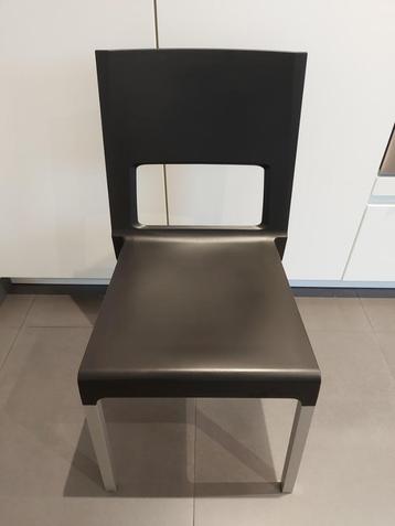 Eetkamerstoelen beschikbaar voor biedingen