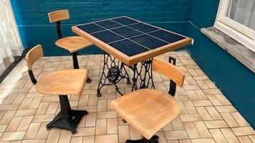 Singer tafel en krukken (Eiffelvoet), Huis en Inrichting, Ophalen, Zo goed als nieuw