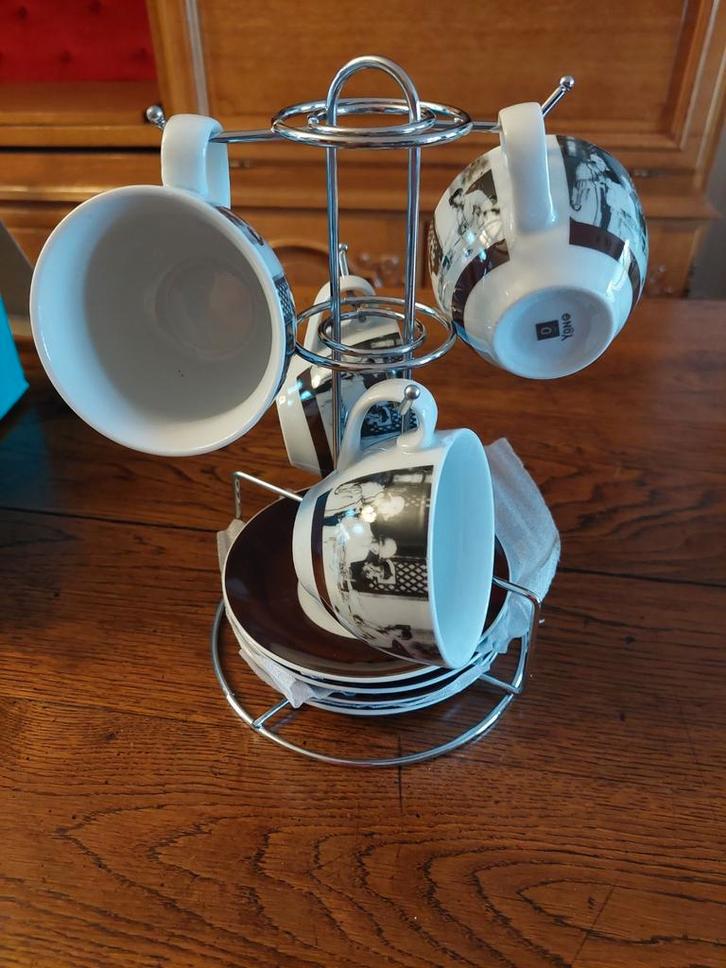 Mocca set van 4 tassen en 4 bordjes en houder nieuw, Huis en Inrichting, Keuken | Servies, Nieuw, Compleet servies, Overige stijlen