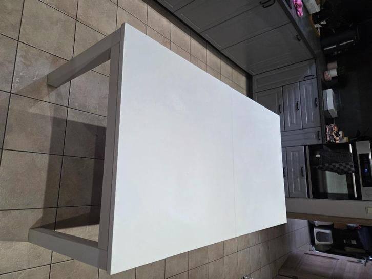 Witte tafel + 4 witte stoelen, Huis en Inrichting, Tafels | Eettafels, Zo goed als nieuw, 50 tot 100 cm, 200 cm of meer, Vijf personen of meer