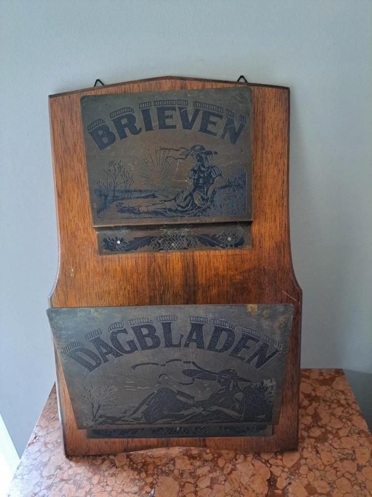 antieke dagbladhouder, Antiquités & Art, Antiquités | Accessoires de maison, Enlèvement