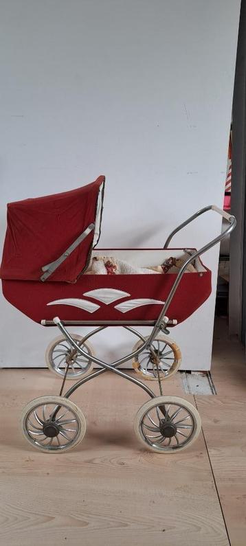 Vintage speelgoed poppenwagen beschikbaar voor biedingen