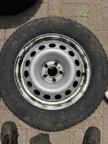 Velgen met banden Peugeot Expert beschikbaar voor biedingen