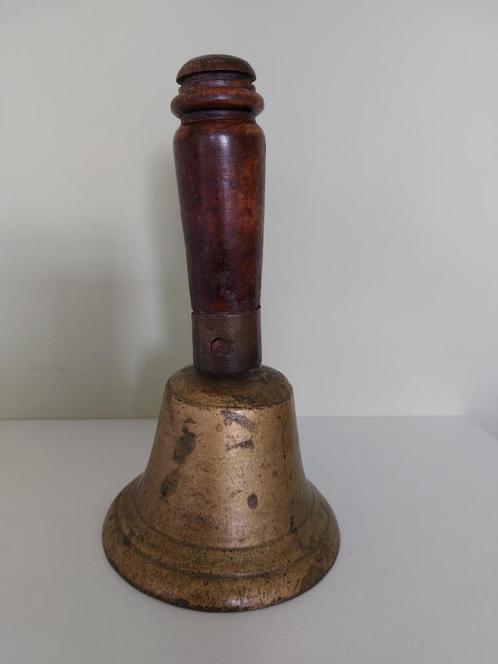 Zware antieke bronzen handbel schoolbel met houten handvat, Antiek en Kunst, Antiek | Brons en Koper, Brons, Ophalen of Verzenden