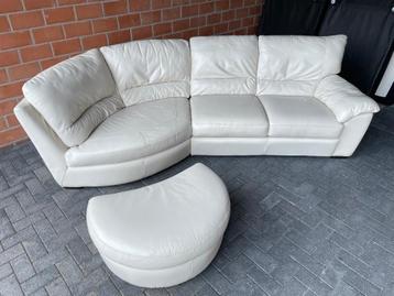 Leder hoeksalon met pouf / goede staat  beschikbaar voor biedingen