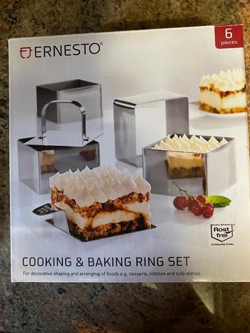 Nouveau set de plaques de cuisson et de pâtisserie dans une 