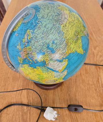 wereldbol beschikbaar voor biedingen