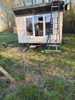 LEEGSTAANDE CARAVAN