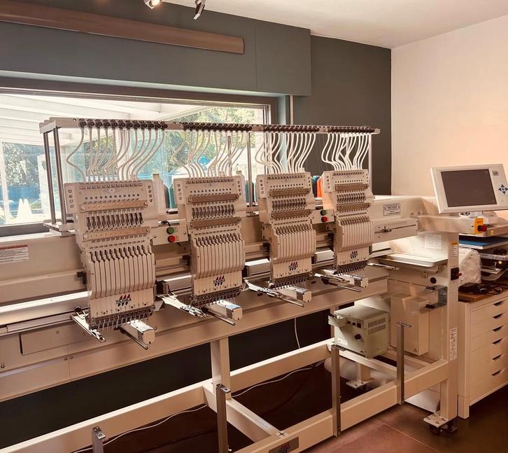 Tajima borduurmachine 4 kops nieuwstaat., Hobby en Vrije tijd, Borduren en Borduurmachines, Zo goed als nieuw, Borduurmachine