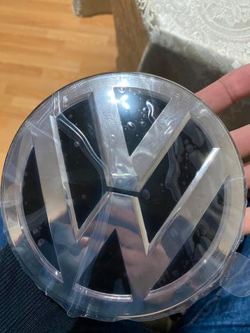 Logo calandre Vw Golf 7.5 facelift modèle 2016-2019  disponible aux enchères