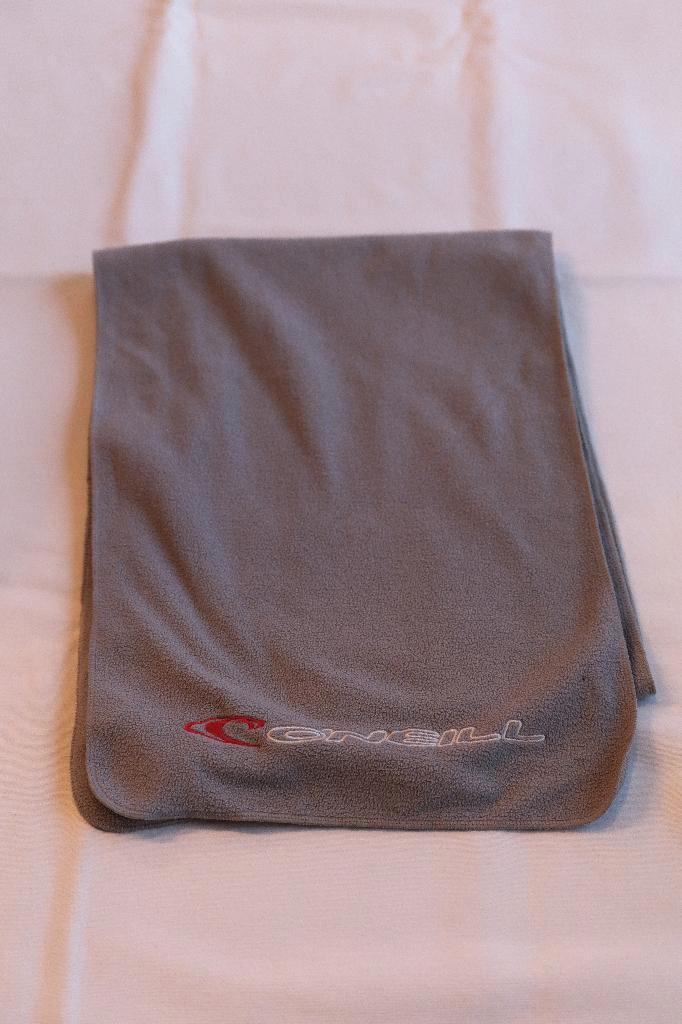 Écharpe O’Neill grise – Polaire, Vêtements | Femmes, Bonnets, Écharpes & Gants, Porté, Écharpe, Enlèvement ou Envoi