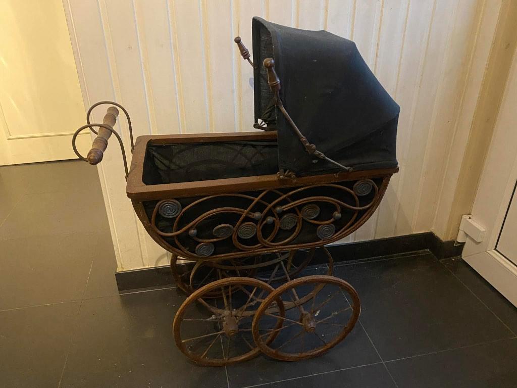 Retro poppenwagen met poppen, Antiquités & Art, Antiquités | Jouets, Enlèvement