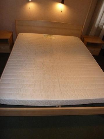2 PERSOONS BED (180 x 200 ) lattoflex  met of zonder matras, Beige, Comme neuf, Enlèvement, 180 cm